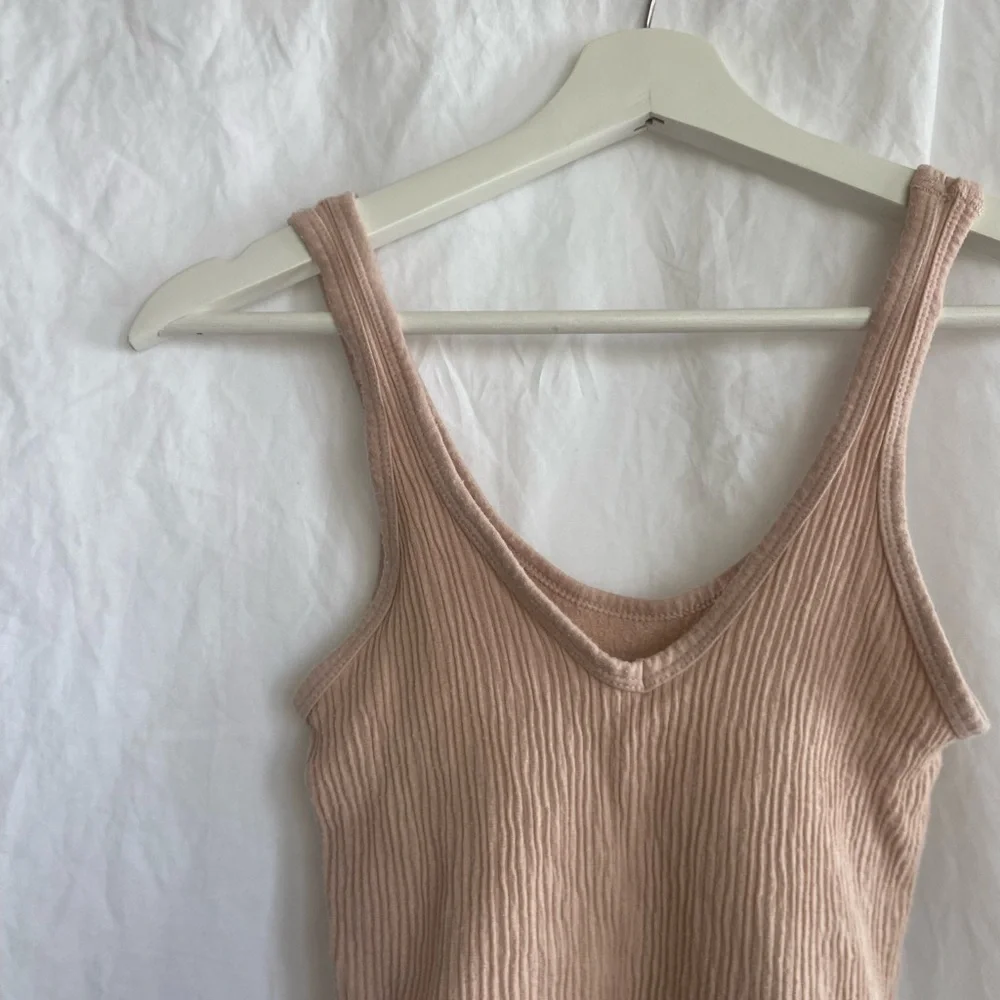 Urban Outfitters Out From Under Drew Seamless top Size Medium - Picture 10 of 11